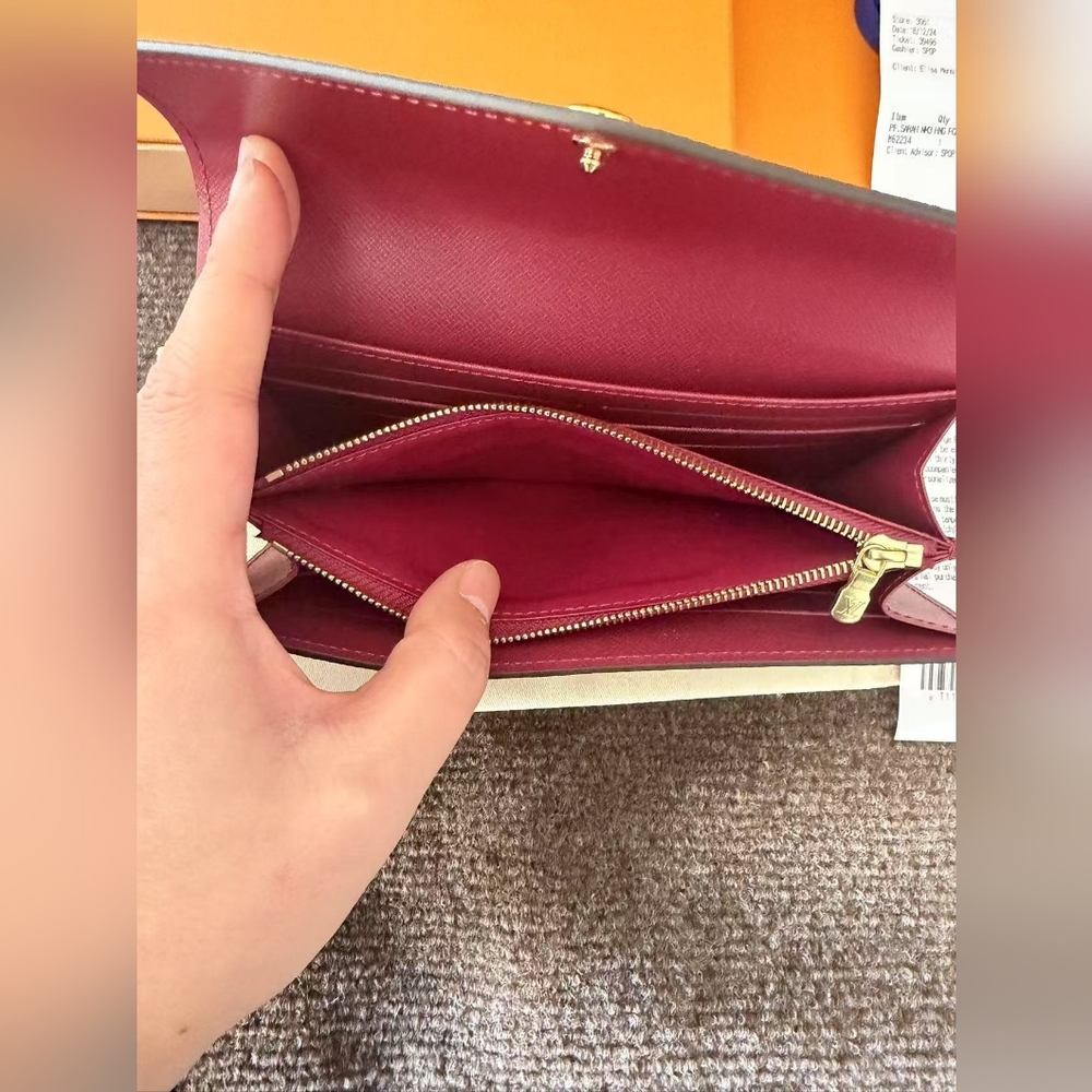 Louis Vuitton Sarah Wallet - Picture 12 of 16